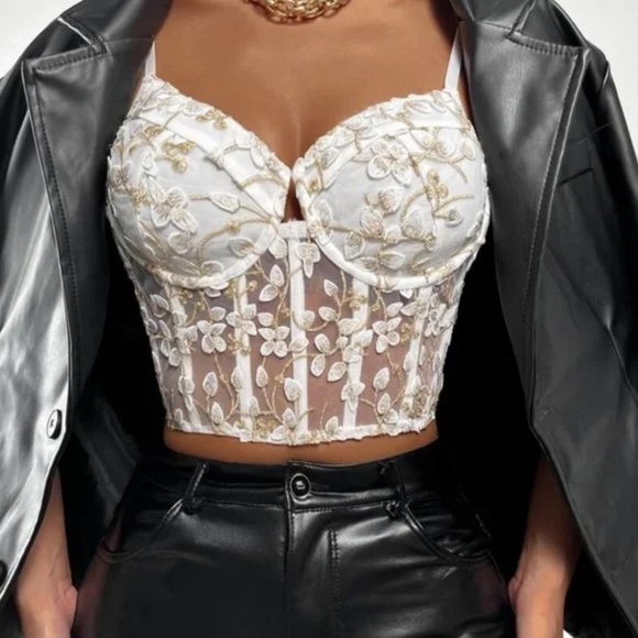 Boho white romantic embroidered floral lace corset crop top - Picture 3 of 4